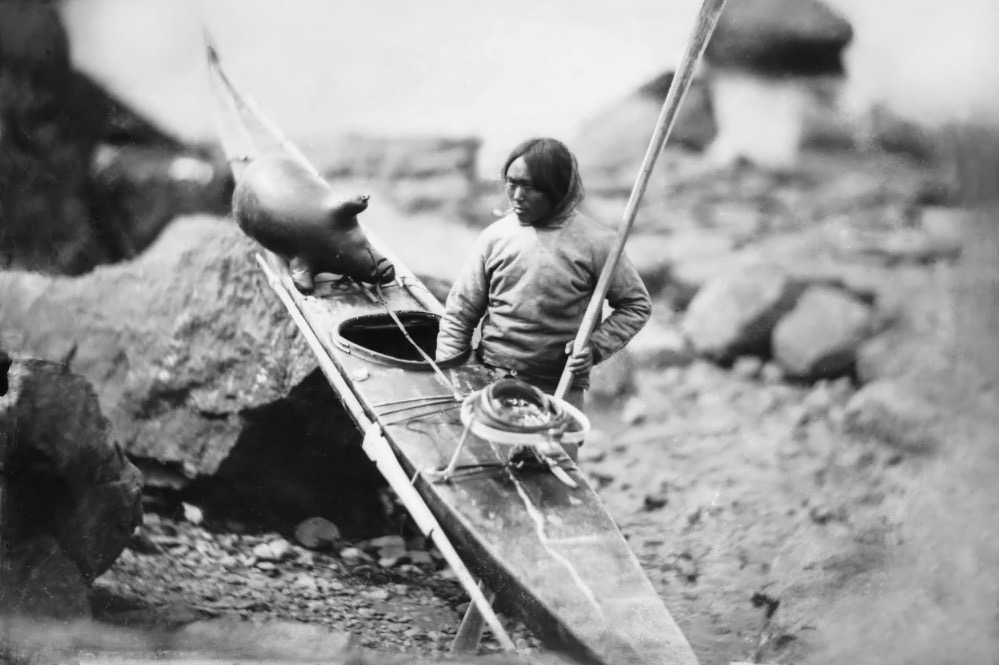 Инуит охотник со своим морским каяком - 1854 год